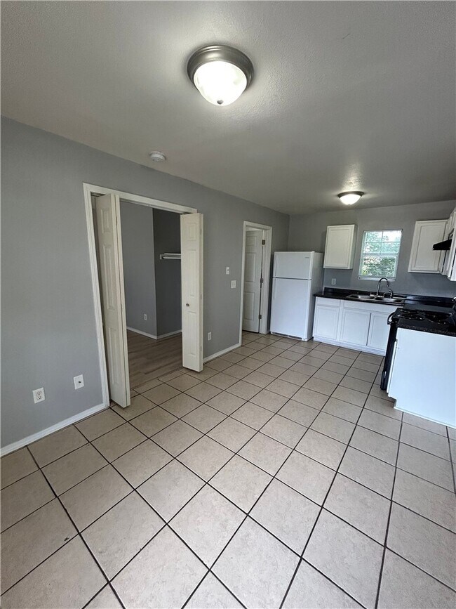 Foto del edificio - 1414 S Powell St