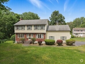 Building Photo - 2 Fairview Dr