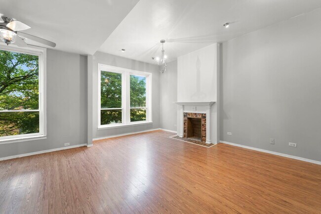 Building Photo - 3161 W Monroe St