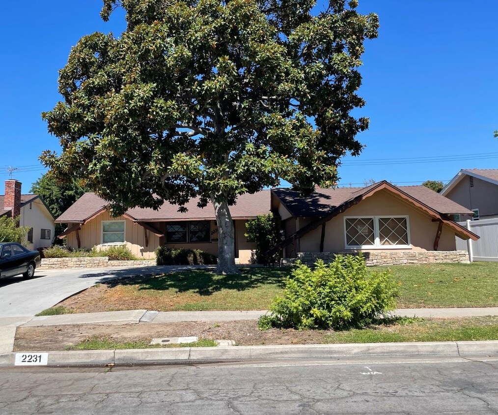 Primary Photo - 4 Bedroom Mid-Century Classic Fullerton Ho...