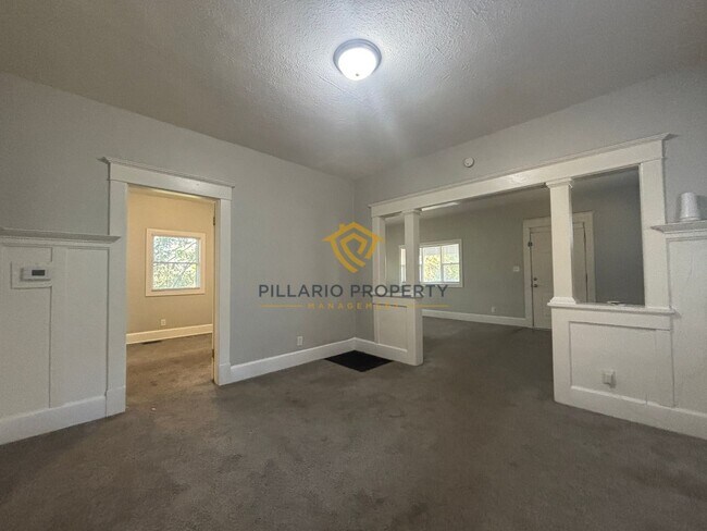 Foto del edificio - Charming & Updated 3 Bedroom Home — Move-In Ready!