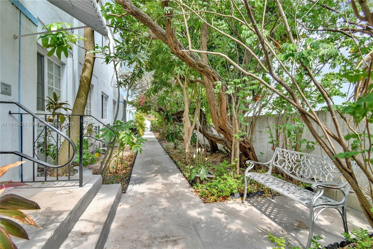Primary Photo - 1619 Meridian Ave