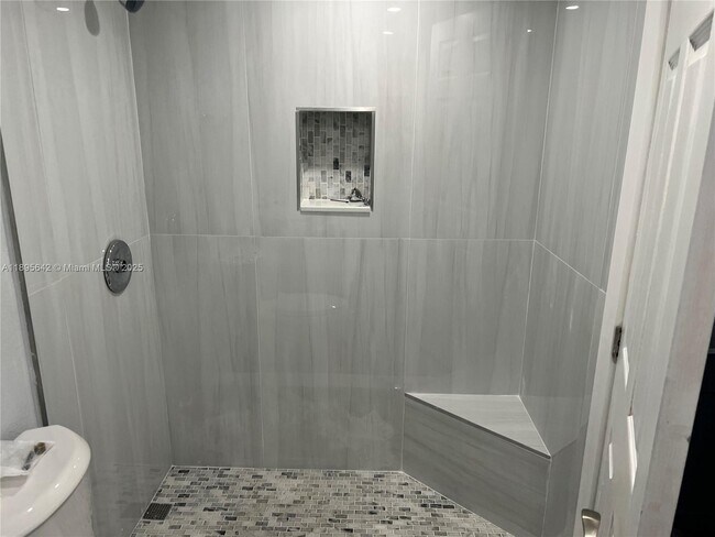 Foto del edificio - 494 NW 165th St