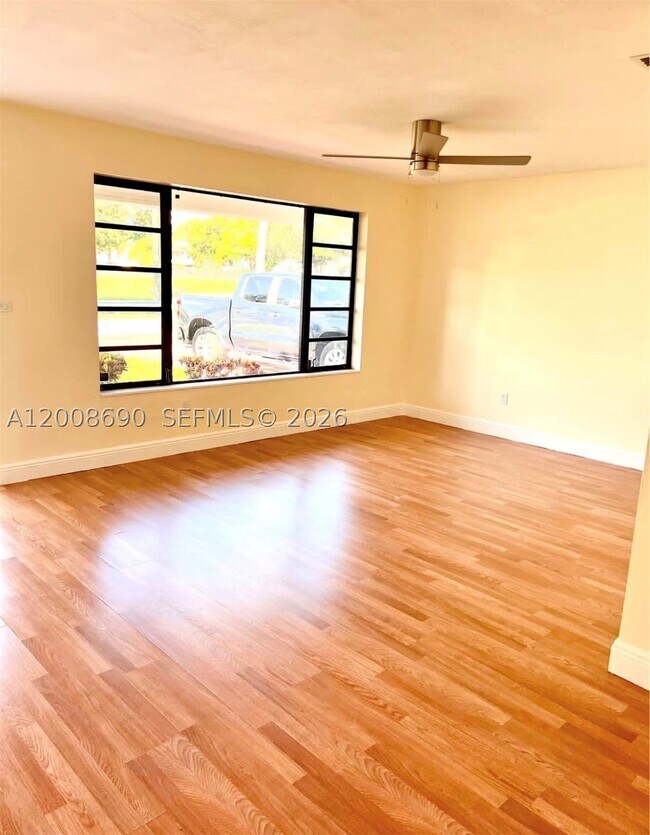 Foto del edificio - 10881 N Snapper Creek Dr