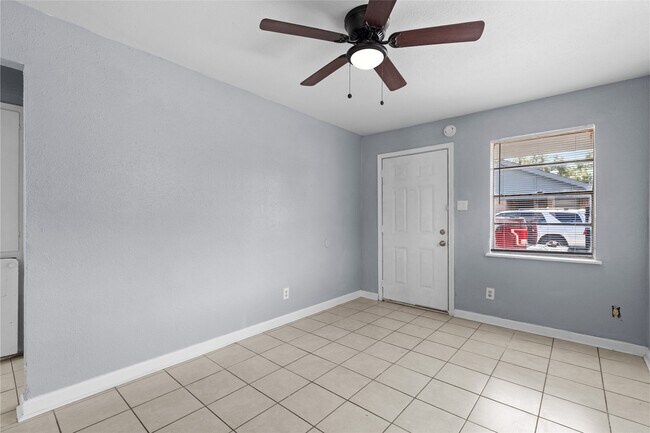 Foto del edificio - 5722 Pickfair St