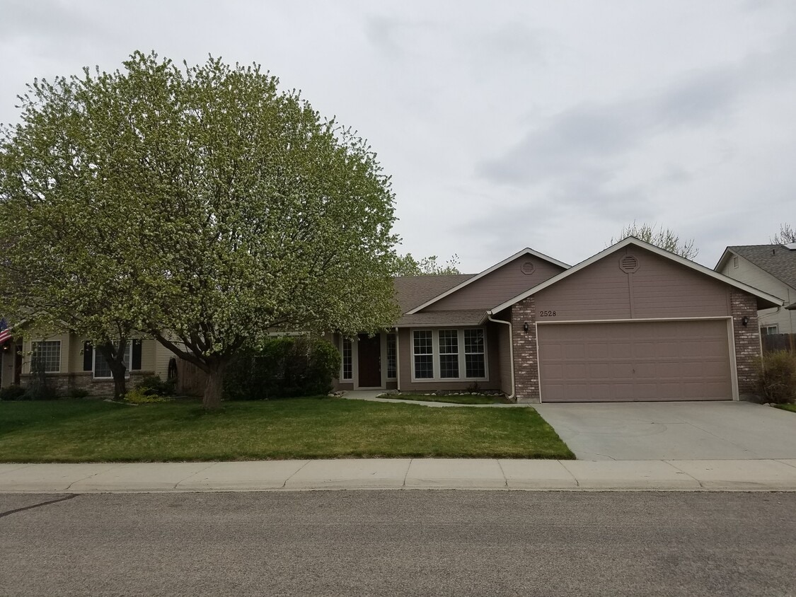 Primary Photo - 2528 N Bobcat Way