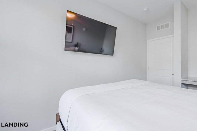 Foto del edificio - 2331 Commerce Park Dr NE