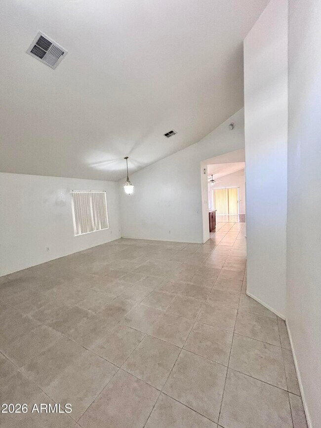 Foto del edificio - 7561 W Cameron Dr