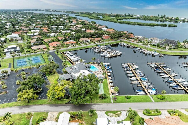Foto del edificio - 221 Lookout Point Dr