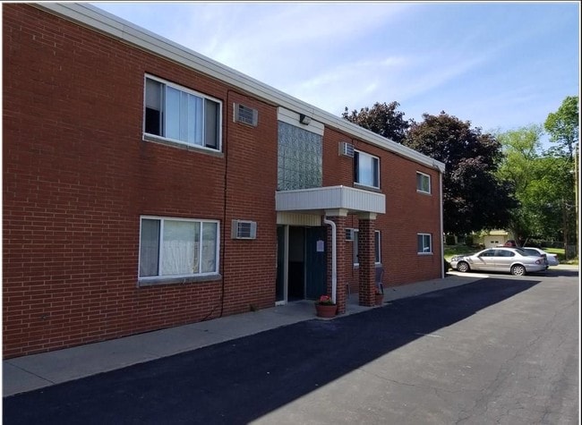 Building Photo - 1486 Russell Dr