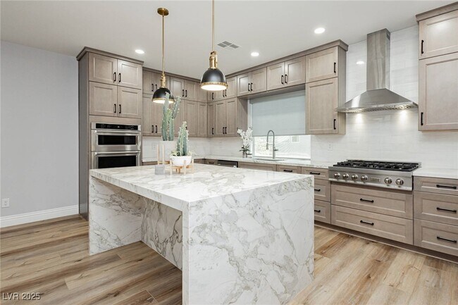 Foto del edificio - 8095 Carpenter Creek Ave