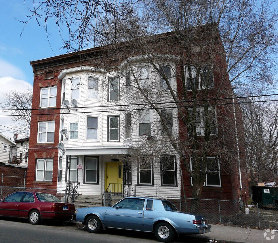 Building Photo - 83 Hallock St