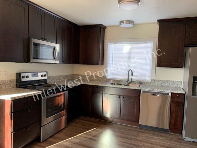 Building Photo - FLIK01-OPM