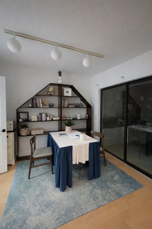 Foto del edificio - 250 Hammond Pond Pkwy