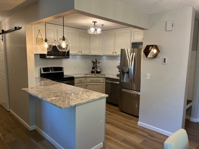 Foto del edificio - 2100 Ridge Dr