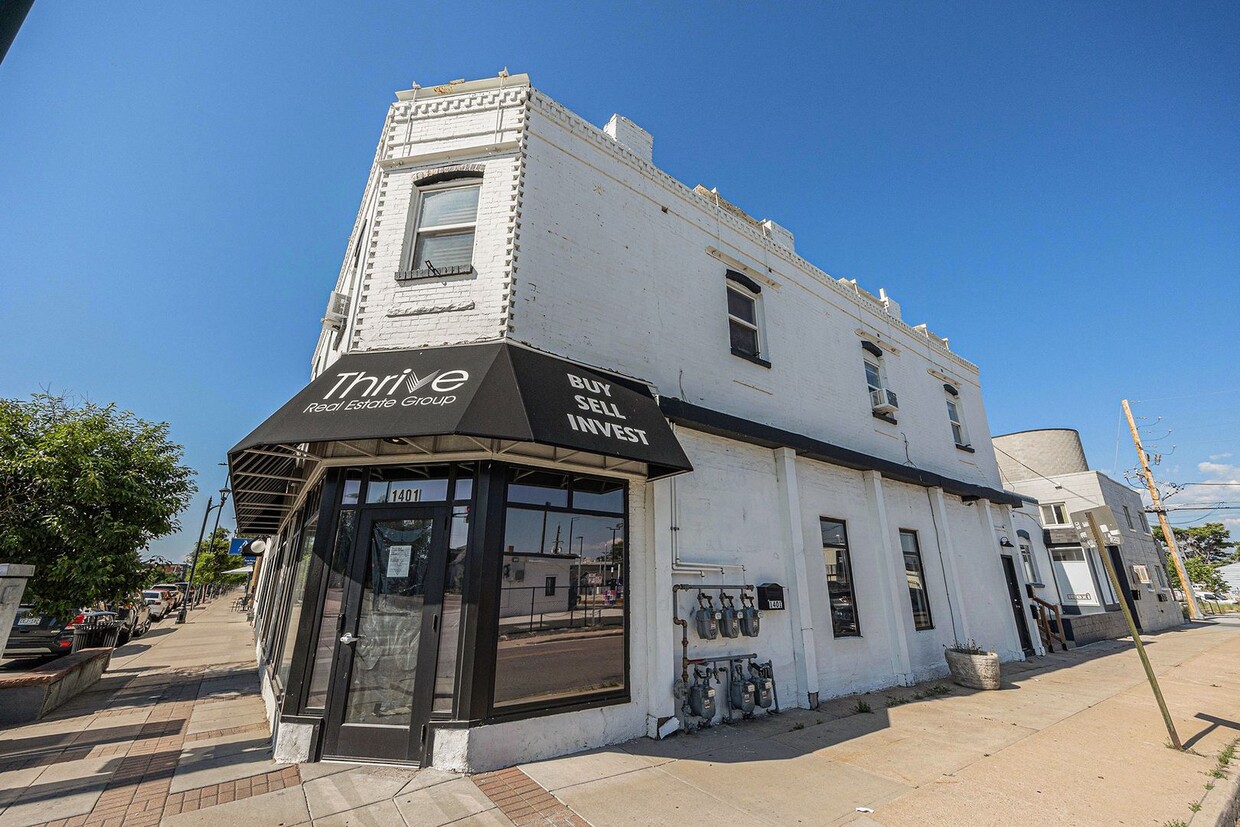 Primary Photo - 4 W Arkansas Ave