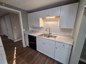 Building Photo - 2422-2424-2424 Tinnell Ct