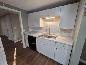 Building Photo - 2422-2424-2424 Tinnell Ct