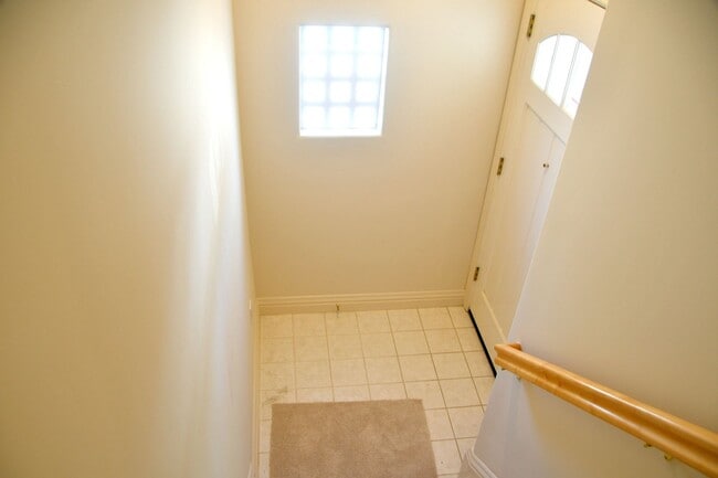 Building Photo - Remodeled 4BR/3BA Home Near Glen Park BART