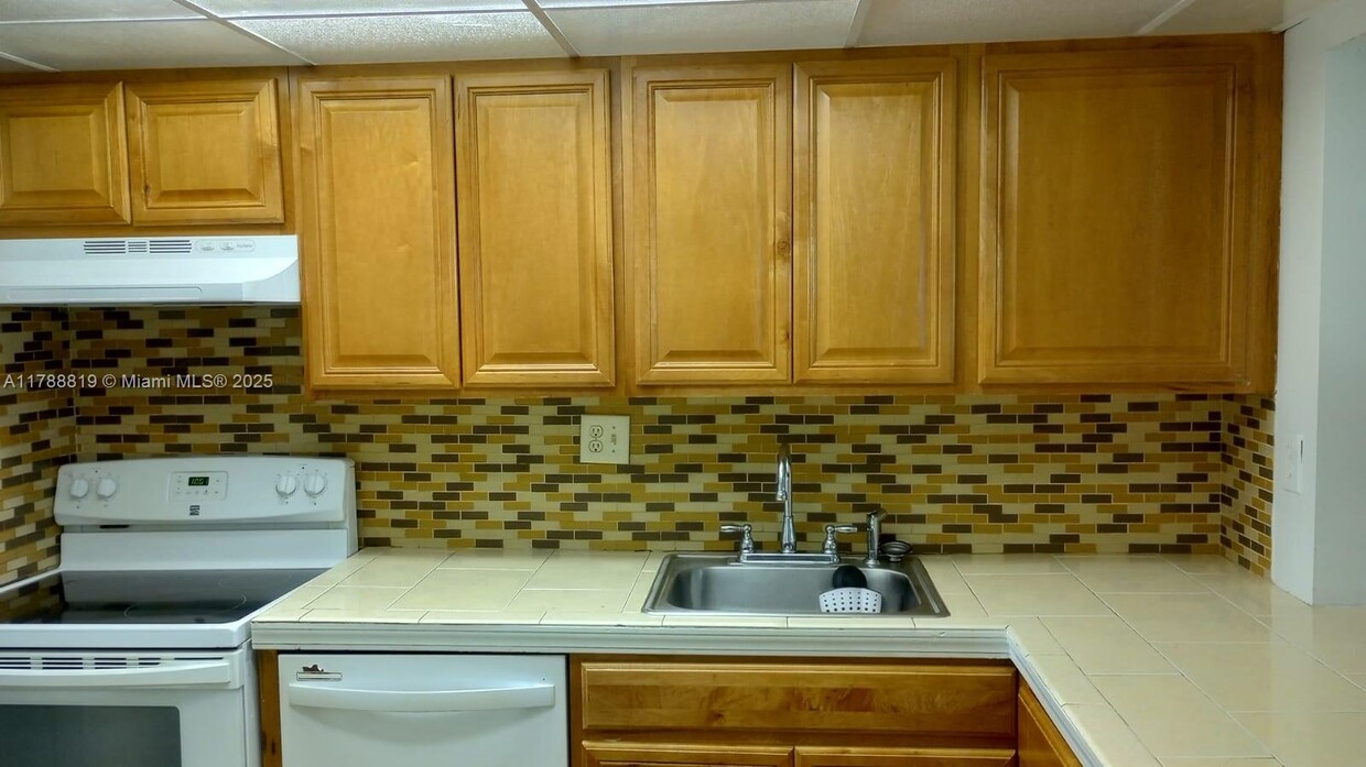 Foto principal - 8060 N Colony Cir