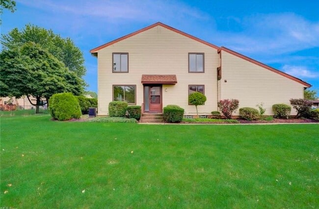 Building Photo - 32663 Jefferson Dr
