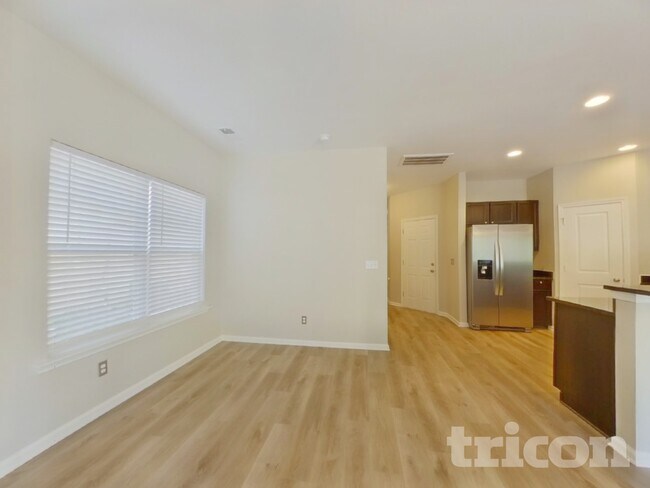 Foto del edificio - 221 Chestnut Oak Ln