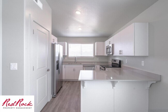 Foto del edificio - Charming 2 Bedroom End Unit Condo - Pet Fr...