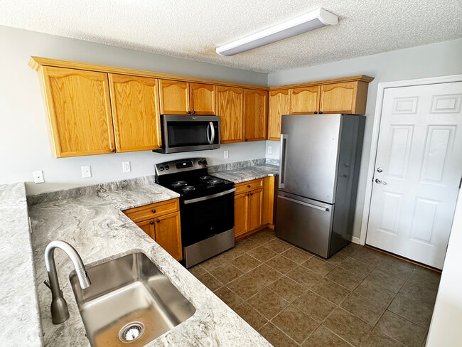 Building Photo - 1005 Dayton Ct