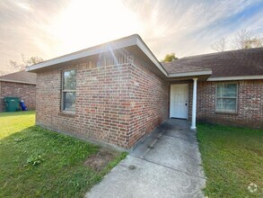 Building Photo - 193 Gilmore Rd
