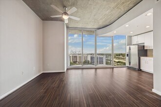 Building Photo - 5925 Almeda Rd