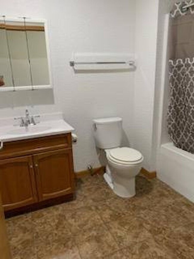 Building Photo - Tama Iowa Duplex