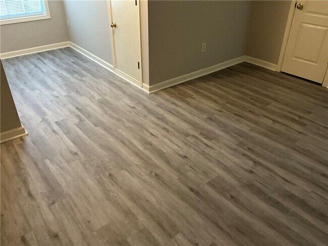 Foto del edificio - 1937 Hoods Fort Cir NW