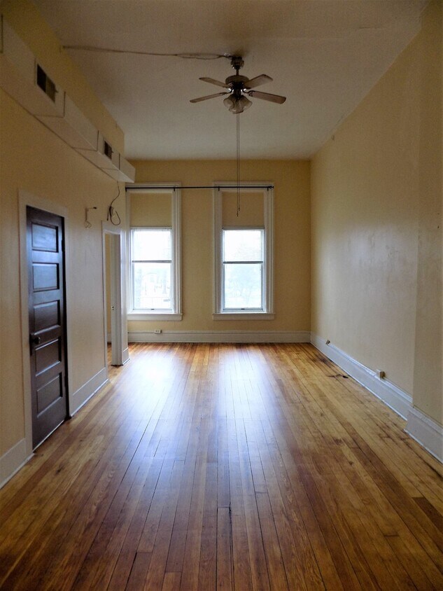 Foto principal - 56 E Burlington Ave