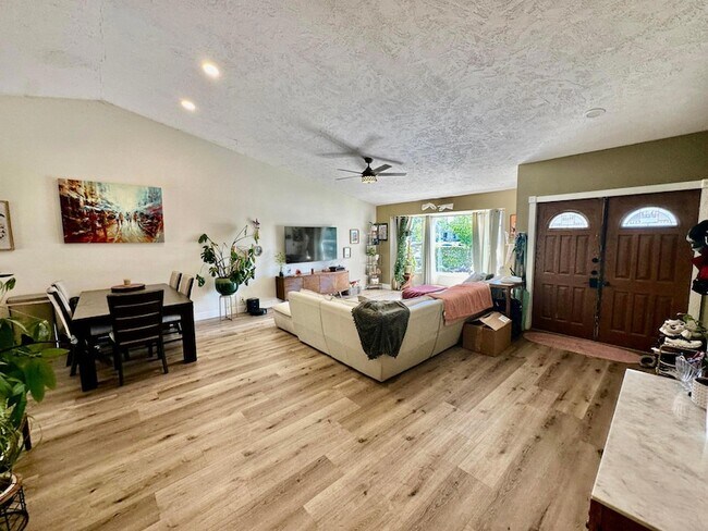 Foto del edificio - 4492 Brook Dr