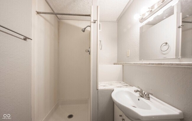 Foto del edificio - 2142 W US Hwy 40