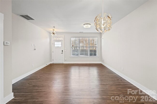 Foto del edificio - 3245 Bending Birch Pl