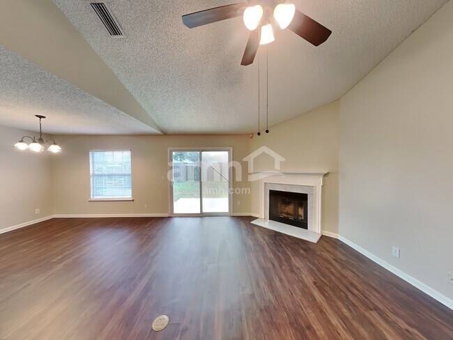 Foto del edificio - 12612 Ashglen Dr N