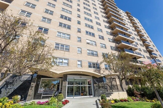 Building Photo - 7100 Boulevard E