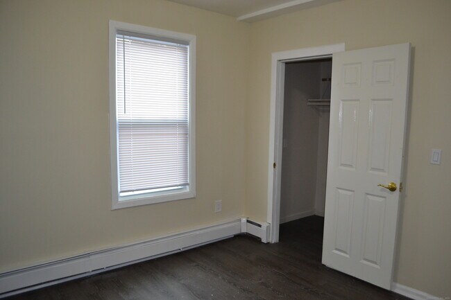 Building Photo - 255 Walnut St