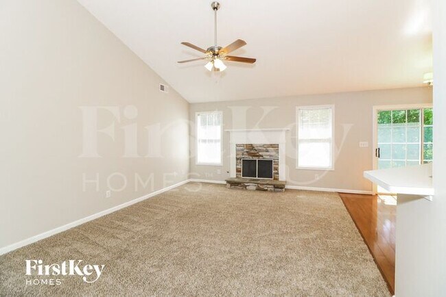 Foto del edificio - 7820 Streamside Ln