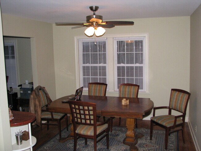 Building Photo - Amazing 2 Bedroom Excellent Location!