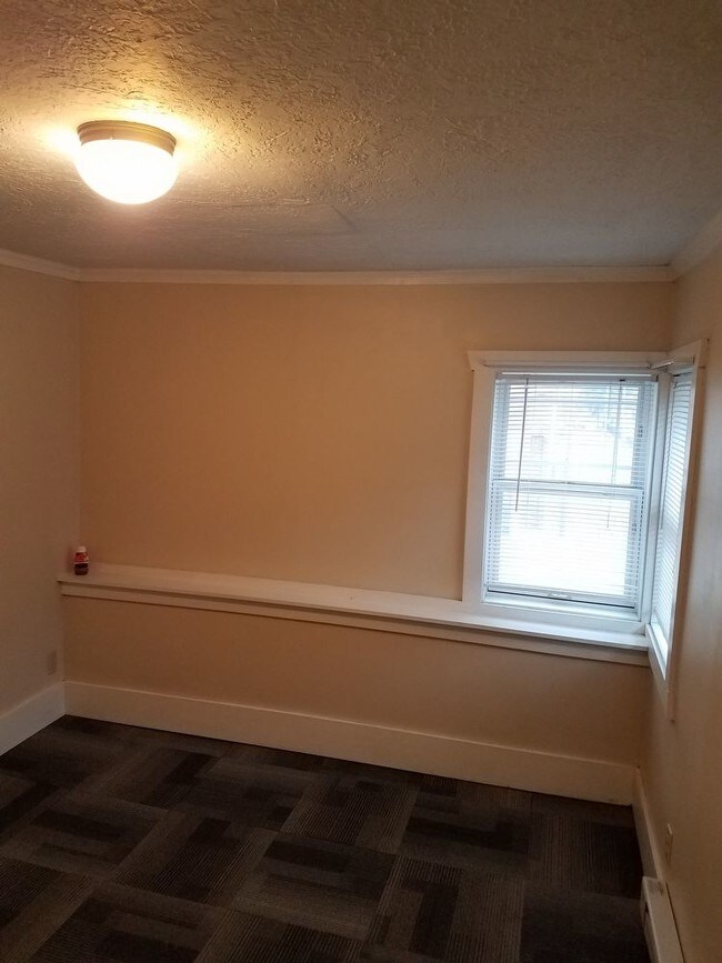 Building Photo - 1 Bedroom  1 Bath - Alma