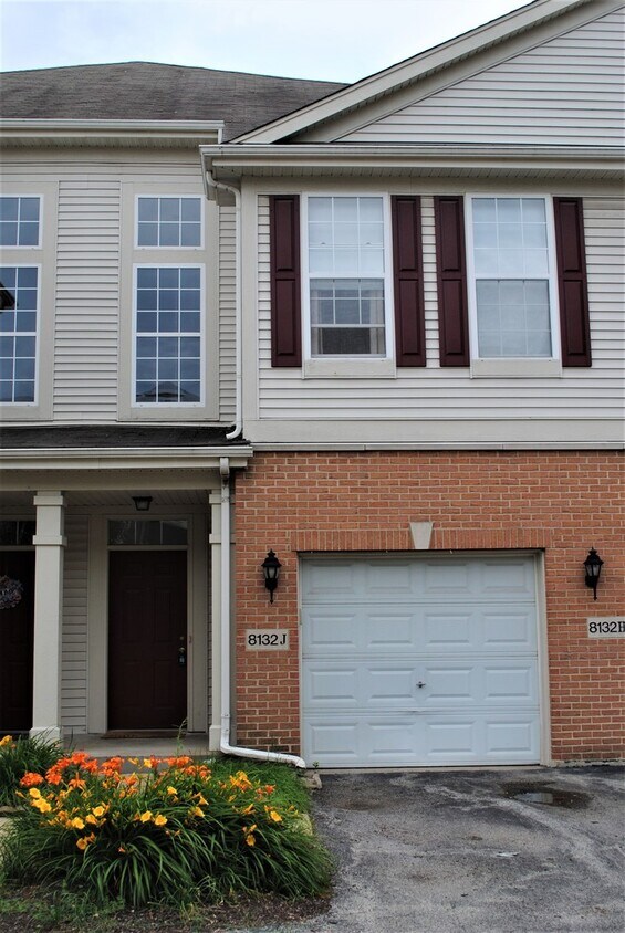 8132 Concord Ln Unit J, Justice, IL 60458 Condo for Rent in Justice