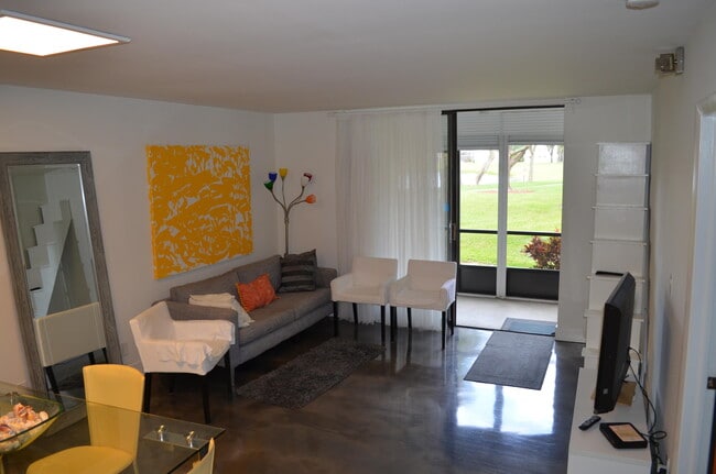 Building Photo - 5250 Las Verdes Cir