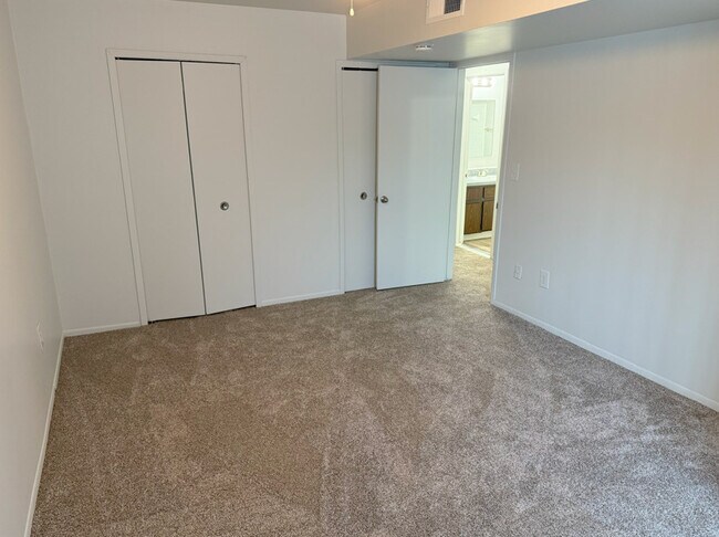 Foto del edificio - Century Square Townhomes