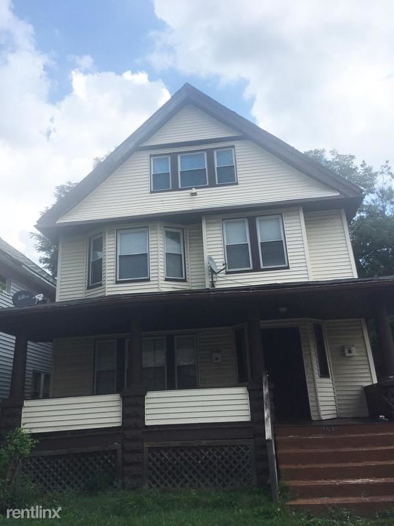 Foto principal - 2635 E 121st St