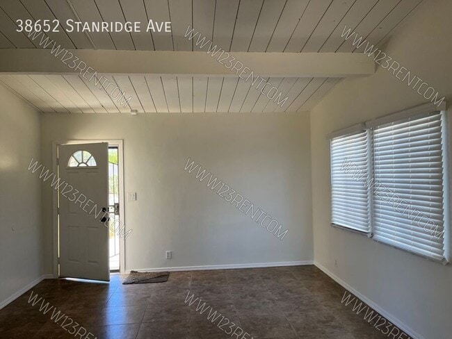 Foto del edificio - 38652 Stanridge Ave