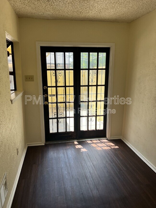 Foto del edificio - 1510 Cherrycrest Ln