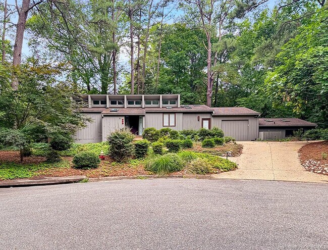 Foto del edificio - 609 Indian Springs Ct