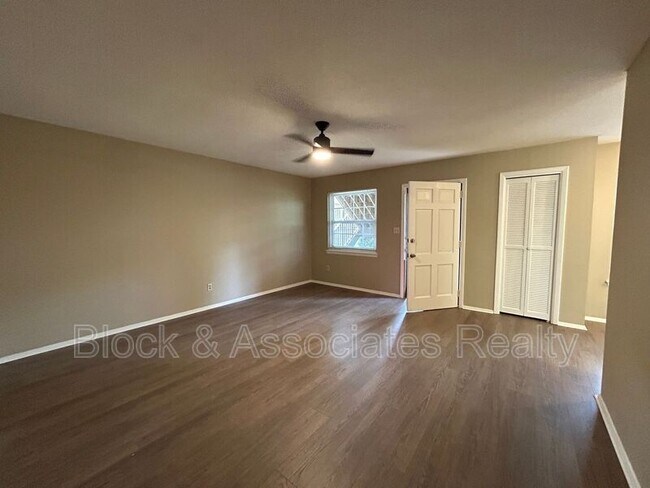 Foto del edificio - 3830 Country Club Rd